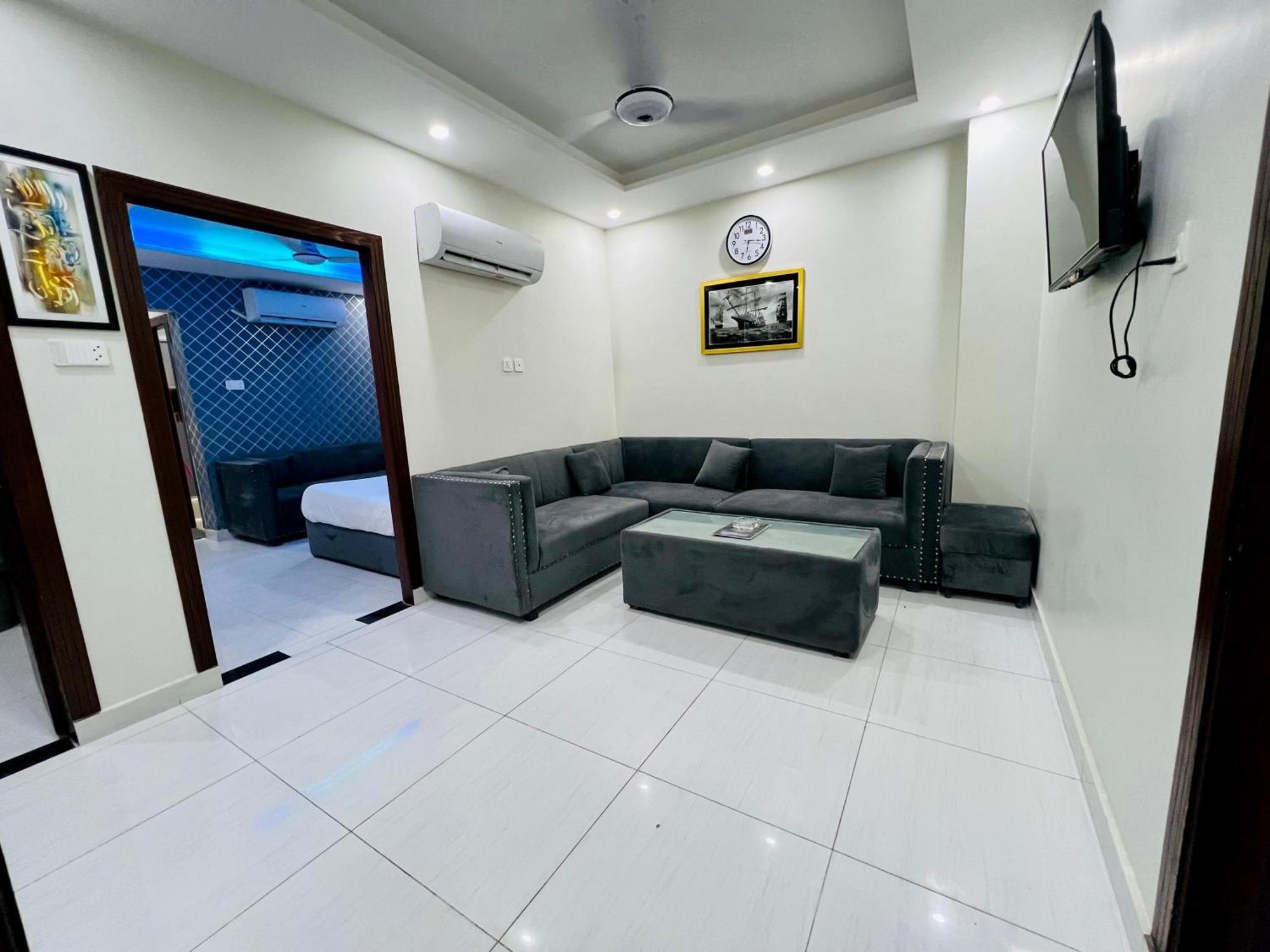 Premier Heights Jhelum Hotel Екстериор снимка
